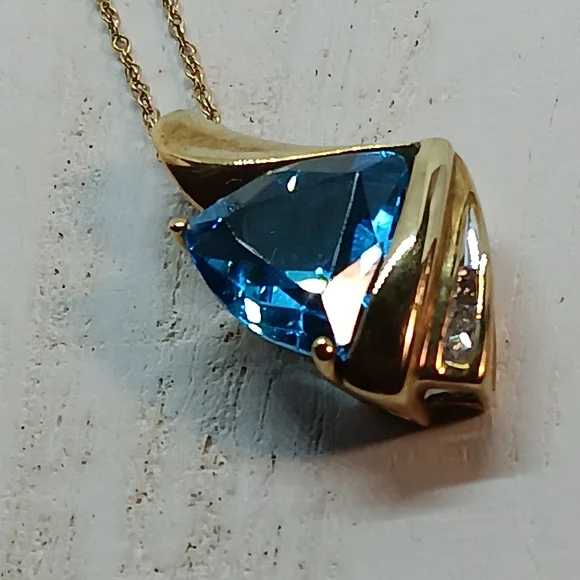 Diamond & Blue Topaz 💙 10KYG pendant & chain. Proceeds to Horse Rescue - Picture 8 of 9